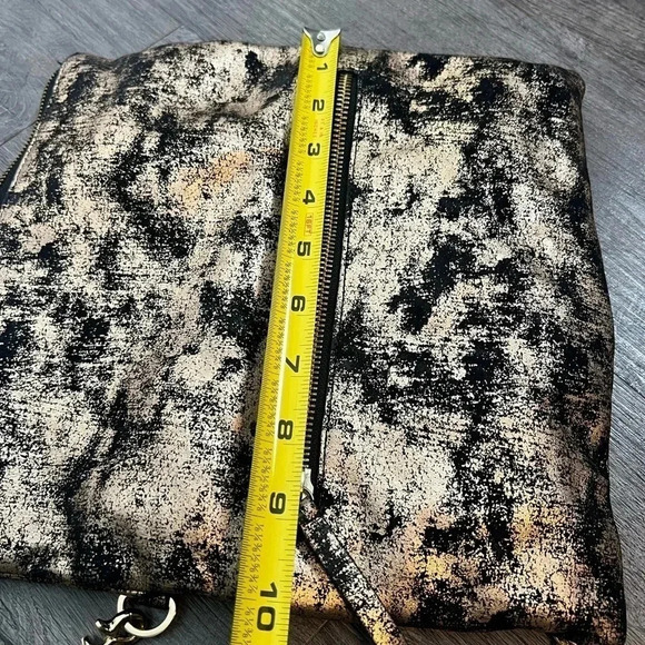 Kelly Wynne Black & Gold Fold-Over Bag - Picture 14 of 15